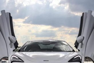 Dubai's Luxury Car Obsession: A Peek into Opulence